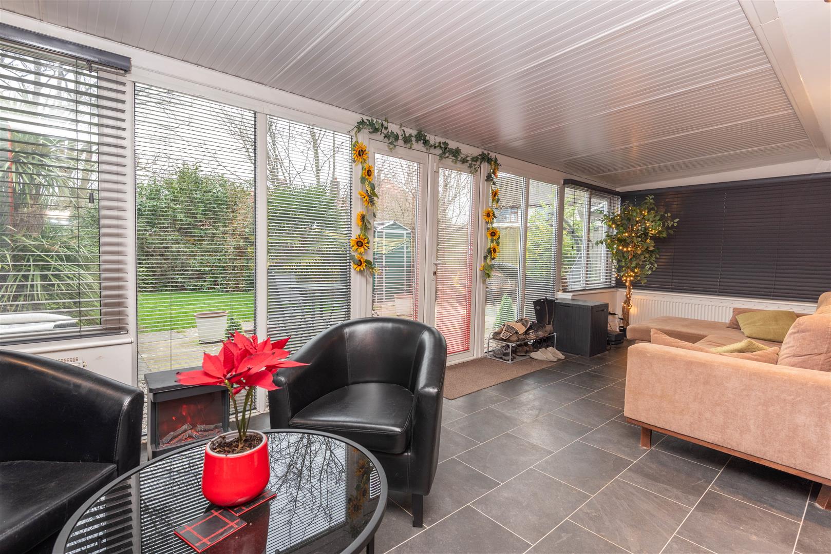 5 bed property in Royal Avenue, Leyland